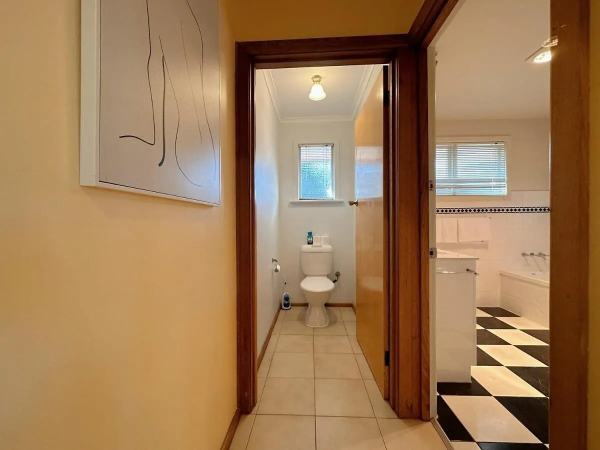 Holiday home Tranquil Sunlit Retreat Close To Cbd And Airport Howrah