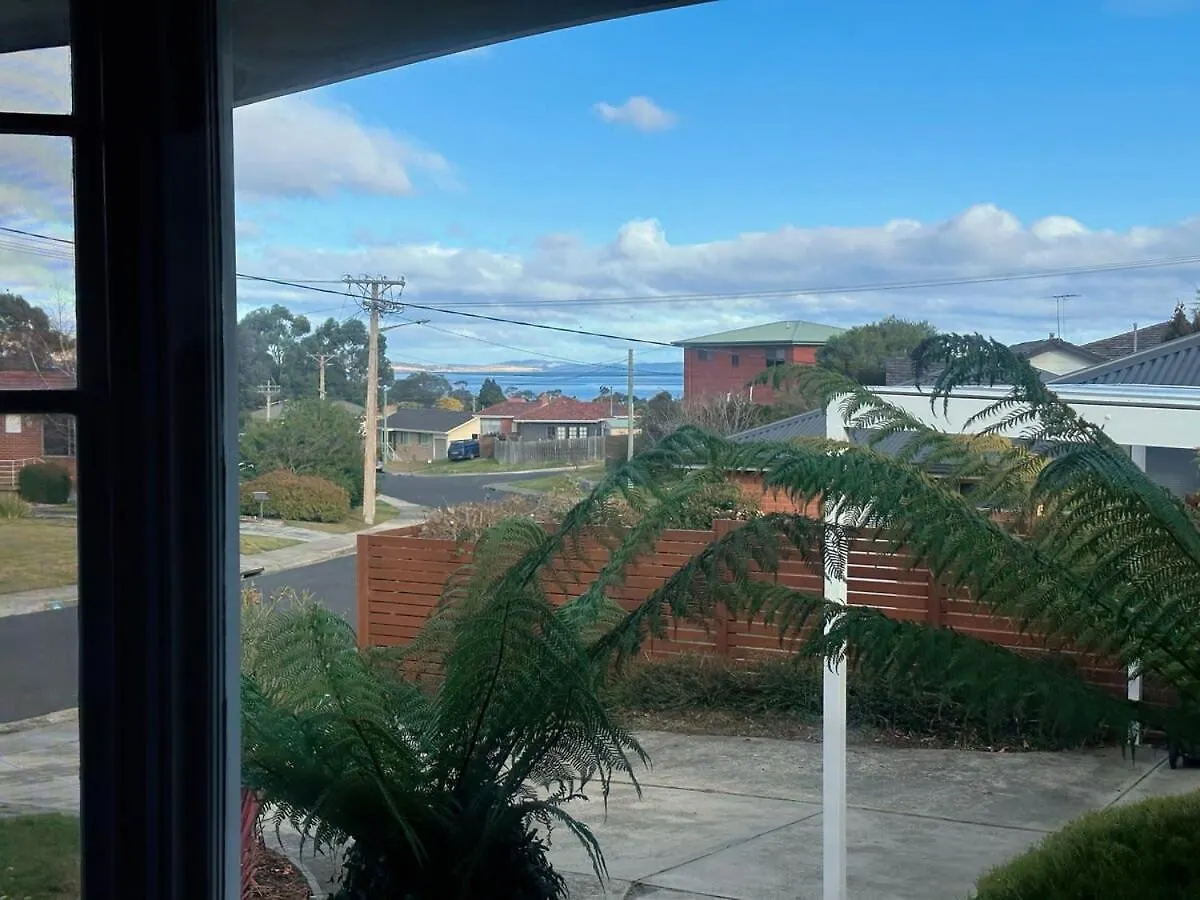 Tranquil Sunlit Retreat Close To Cbd And Airport Howrah 0*,  Australia
